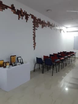 S&F Commerce Academy
