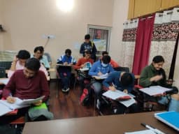 Khan’s Physics | Senior Physics Teacher for CBSE, ISC (XI–XII), ICSE, NEET & JEE, Noida