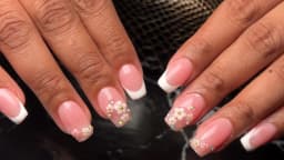 The Q nail & Lahses studio & Academy